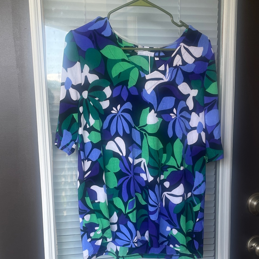 NWT Chico’s Floral Print Top in Blue & Green- 2/L